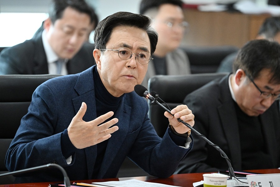 ▲ 김태흠 충남도지사가 10일 오전 도청에서 실국원장회의를 주재하고 있다.ⓒ충남도