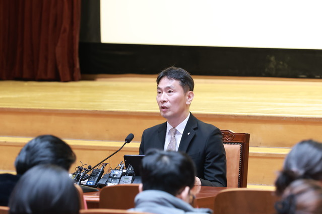 ▲ 이복현 금융감독원장이 10일 서울 여의도 본원에서 2025년 업무계획을 발표하고 있다. 금감원 제공