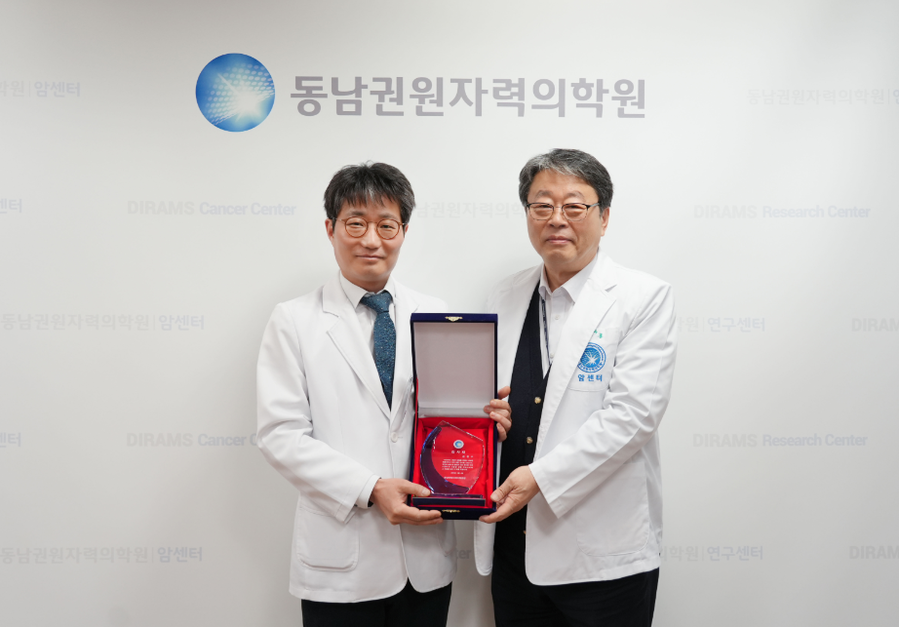 ▲ 왼쪽부터 김정수 동남권원자력의학원 진료부장, 이창훈 동남권원자력의학원장.ⓒ동남권원자력의학원