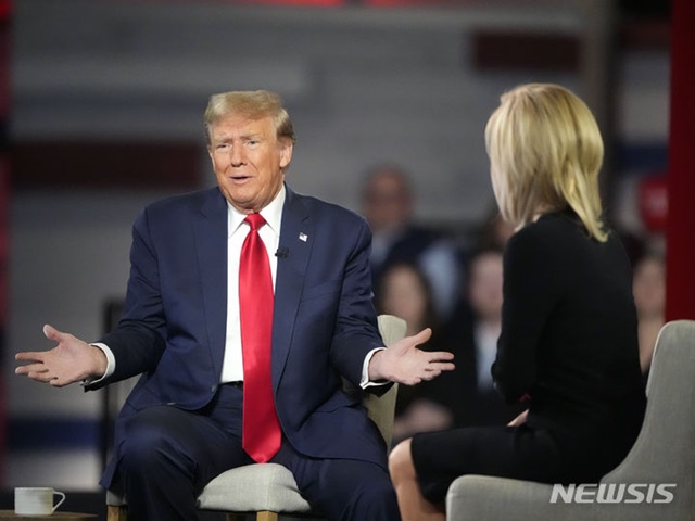 ▲ 도널드 트럼프 미국 대통령이 후보 시절 폭스뉴스 프로그램에 출연해 발언하고 있다. 240221 AP/뉴시스. ⓒ뉴시스