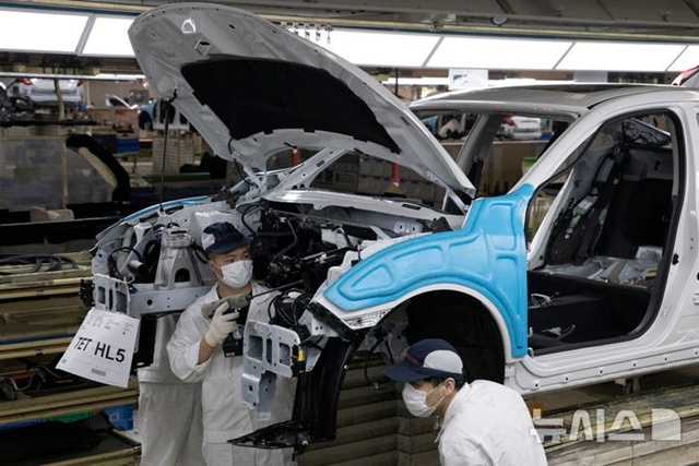 ▲ 중국 후베이성 우한에 있는 둥펑혼다 자동차공장에서 조립작업을 진행하고 있다. AP/뉴시스 자료사진. ⓒ뉴시스