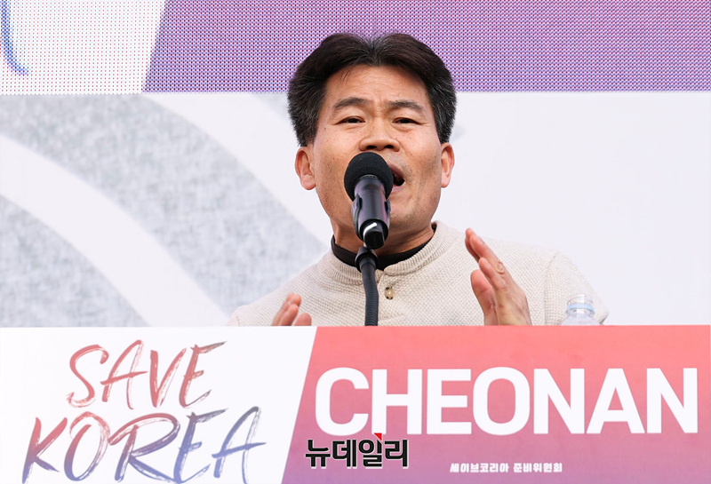 ▲ 11일 천안에서 열린 집회에서 포효하는 전한길. ⓒ 서성진 기자