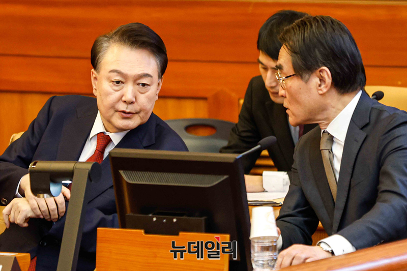 ▲ 윤석열 대통령이 11일 오전 서울 종로구 헌법재판소에서 열린 '대통령 탄핵심판 7차 변론'에 출석 하고 있다. (사진=공동취재단)