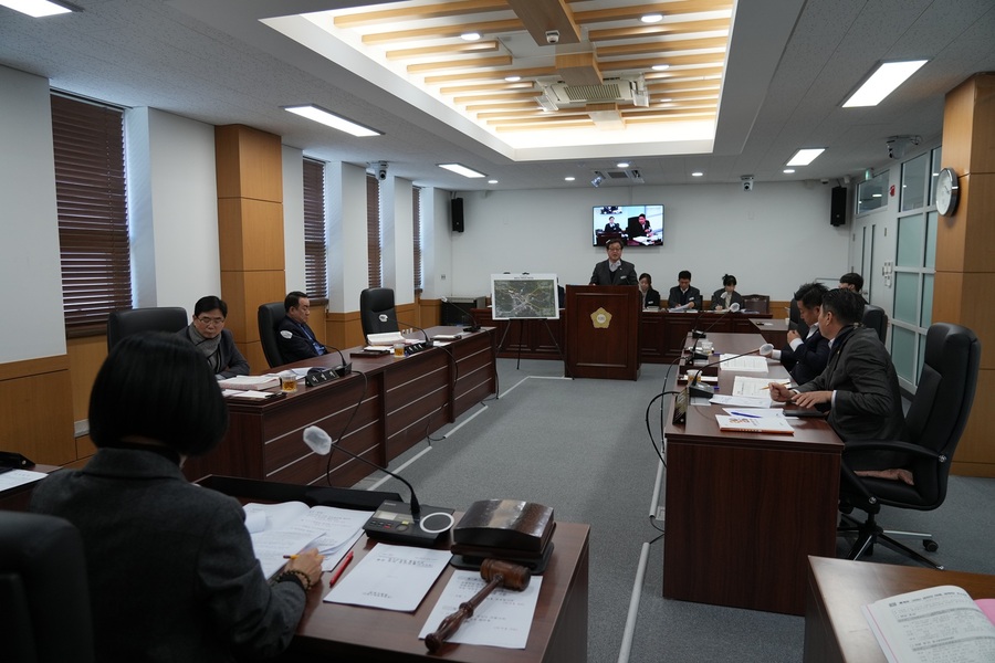 ▲ 영천시의회 행정문화복지위원회(위원장 배수예)는 2월 11일, 소관 부서의 2025년도 주요업무를 보고했다.ⓒ영천시의회