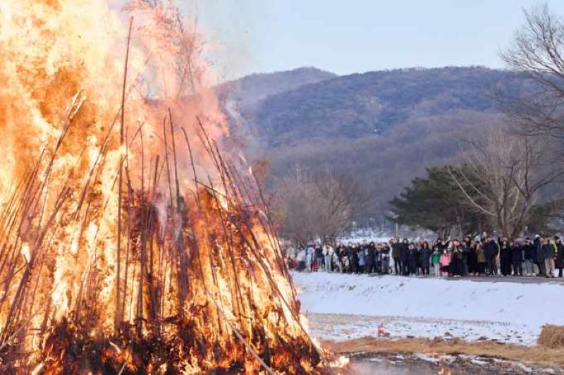 ▲ 축제의 백미인 달집태우기.ⓒ아산시