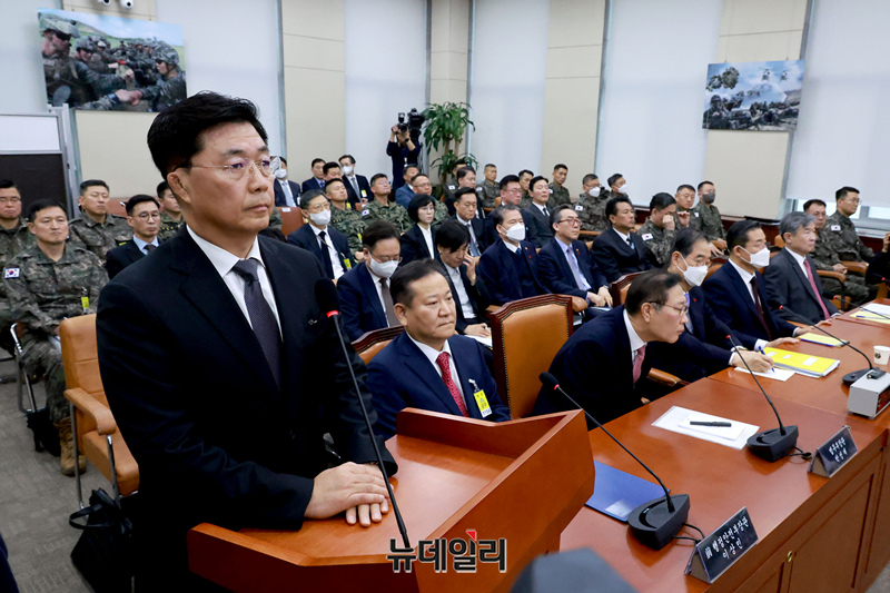 ▲ 홍장원 전 국가정보원 1차장이 지난달 22일 오전 국회에서 열린 윤석열 정부의 비상계엄 선포를 통한 내란 혐의 진상규명 국정조사 특별위원회 1차 청문회에서 의원 질의에 답변하고 있다. ⓒ이종현 기자