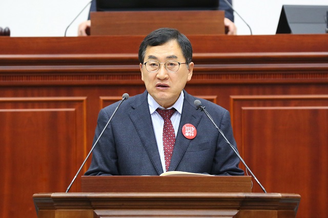 ▲ 주낙영 시장이 13일 경주시의회 임시회에서 “APEC 정상회의의 성공을 위해 총력을 기울이겠다”고 강조하고 있다.ⓒ경주시