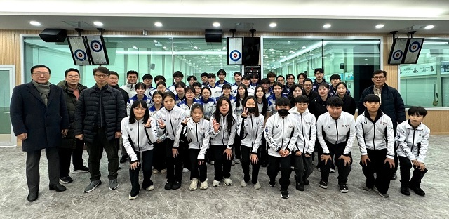 ▲ 의성군은 제106회 전국동계체육대회 경북대표로 선발된 의성군청컬링팀이 오는 16일부터 21일까지 강릉컬링센터에서 열리는 제106회 전국동계체육대회 출정식을 가졌다.ⓒ의성군