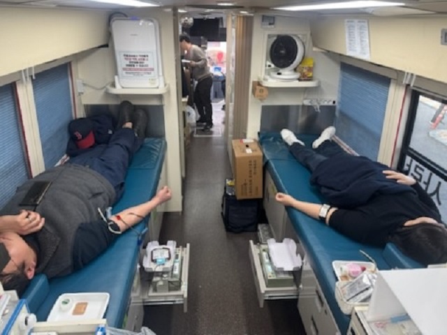 ▲ 울진군은 지난 12일 대한적십자사 대구·경북 혈액원과 함께 올해 첫 ‘생명나눔 사랑의 헌혈’ 캠페인을 성공적으로 운영했다.ⓒ울진군