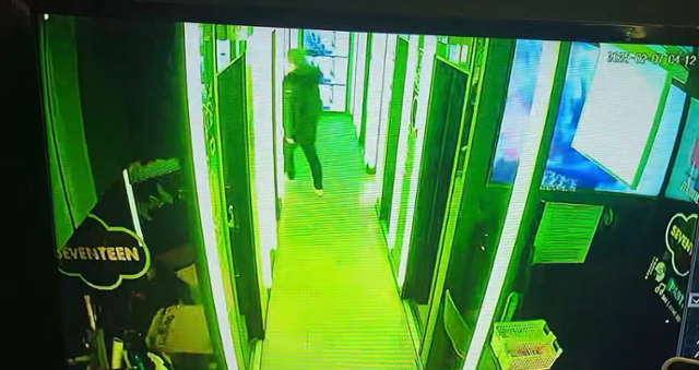 ▲ 지난 7일 오전 4시 12분쯤 서울 동작구 한 코인노래방에 들어선 A씨는 화폐교환기를 부수고 현금을 훔치다가 현행범 체포됐다.  ⓒ강남경찰서