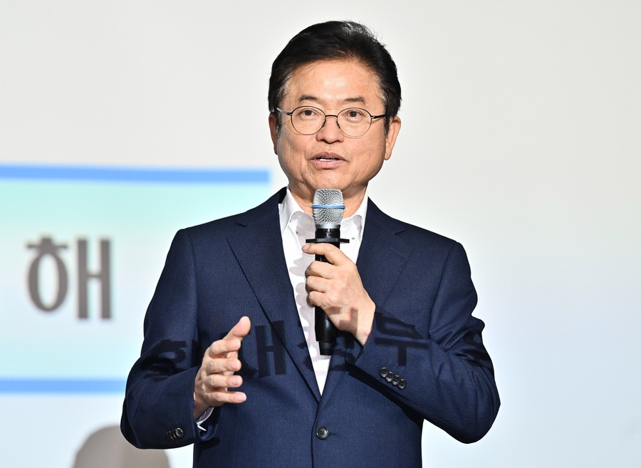 ▲ 경상북도는 14일 경북도청에서 실·국 및 시군 직원 400여 명이 참석한 가운데, 육현수 기획재정부 서기관을 초청해 2026년도 국비 확보를 위한 특강을 마련했다.ⓒ경북도