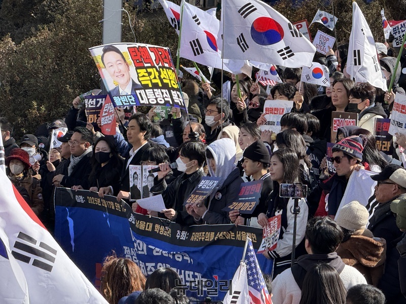 ▲ 이날 탄핵 반대 시국선언은 학생들의 모두발언이 진행된 이후 자유발언으로 이어졌다. ⓒ정혜영 기자