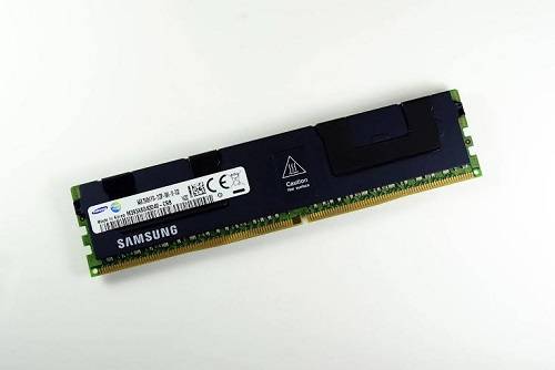 ▲ TSV 기반 64GB DDR4 서버용 D램 모듈. ⓒ삼성전자