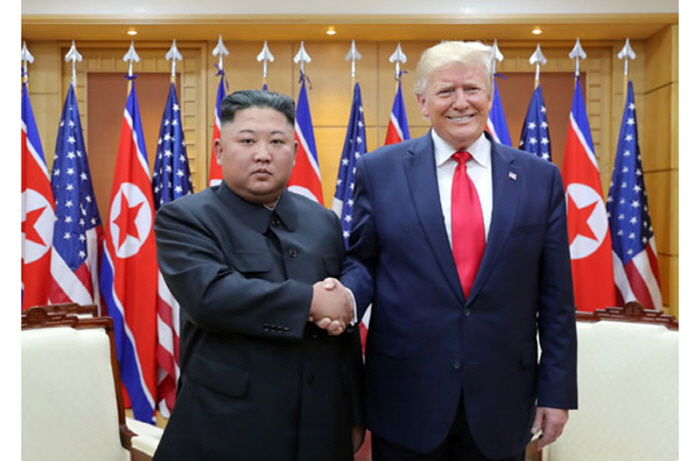 ▲ 2019년 6월 30일 도널드 트럼프 미국 대통령이 판문점 남측 지역에서 북한 김정은과 회담했다. ⓒ북한 노동신문/뉴시스
