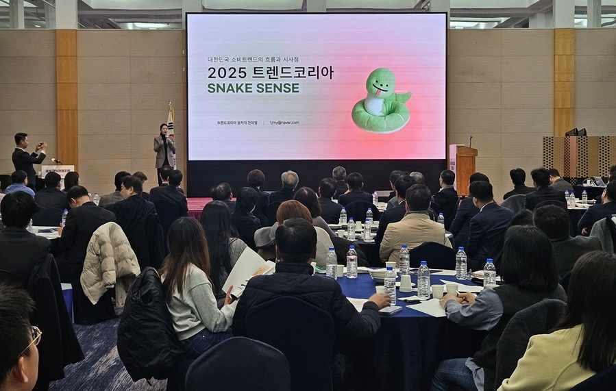 ▲ 청주상공회의소(회장 차태환)는 18일 오전 7시, 청주  엔포드호텔 직지홀에서 충북지식경영포럼 회원을 비롯한 청주상의 회원사 및 유관기관·단체장 등 120명이 참석한 가운데 ‘충북지식경영포럼 제110차 조찬세미나’를 개최했다.ⓒ청주상공회의소