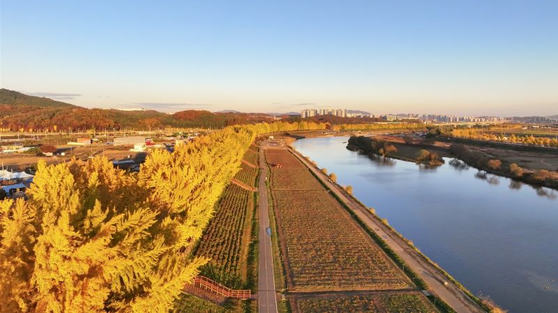 ▲ 자전거 자유여행 대표코스 60선에 선정된 아산 ‘곡교천 자전거길’.ⓒ아산시