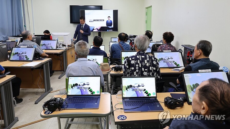 ▲ 교통안전교육 받는 고령운전자들 ⓒ연합뉴스