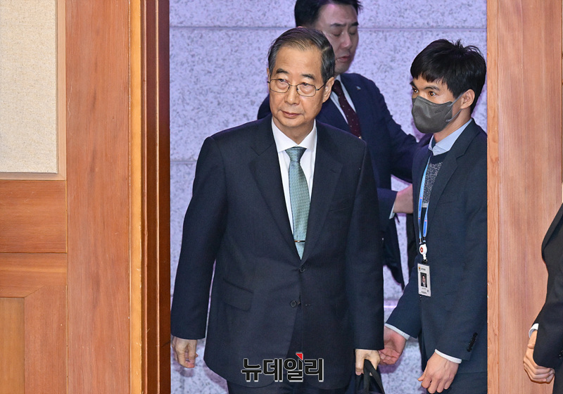 ▲ 한덕수 국무총리가 19일 서울 종로구 헌법재판소에서 열린 한덕수 국무총리 탄핵심판 1차 변론에 출석하고 있다. ⓒ서성진 기자