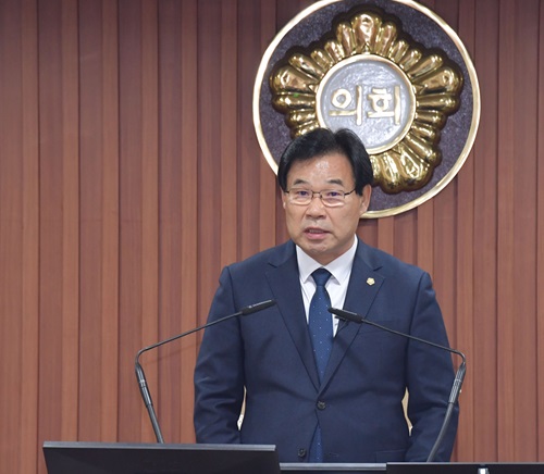 ▲ 조용훈 충남 논산시 의장이 19일 시의회 제262회 임시회 개회사를 하고 있다.ⓒ논산시의회