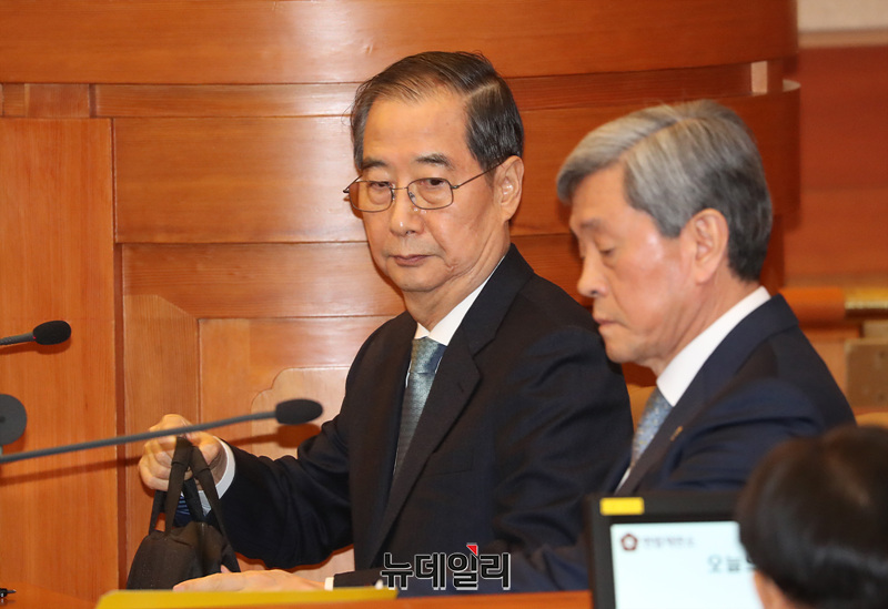 ▲ 한덕수 국무총리가 19일 서울 종로구 헌법재판소에서 열린 한덕수 국무총리 탄핵심판 1차 변론에 출석해 자리하고 있다. ⓒ서성진 기자