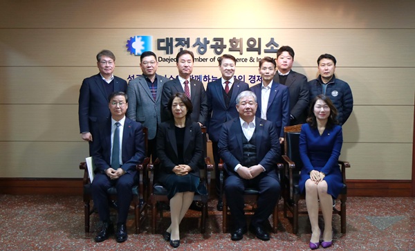 ▲ 대전상의는 19일 오전 상의회관에서 제25대 신규 의원들을 초청해 오찬 간담회를 갖고 신규 의원들과 소통을 강화했고, 지역 경제 발전을 위한 다양한 의견을 나눴다.ⓒ대전상의