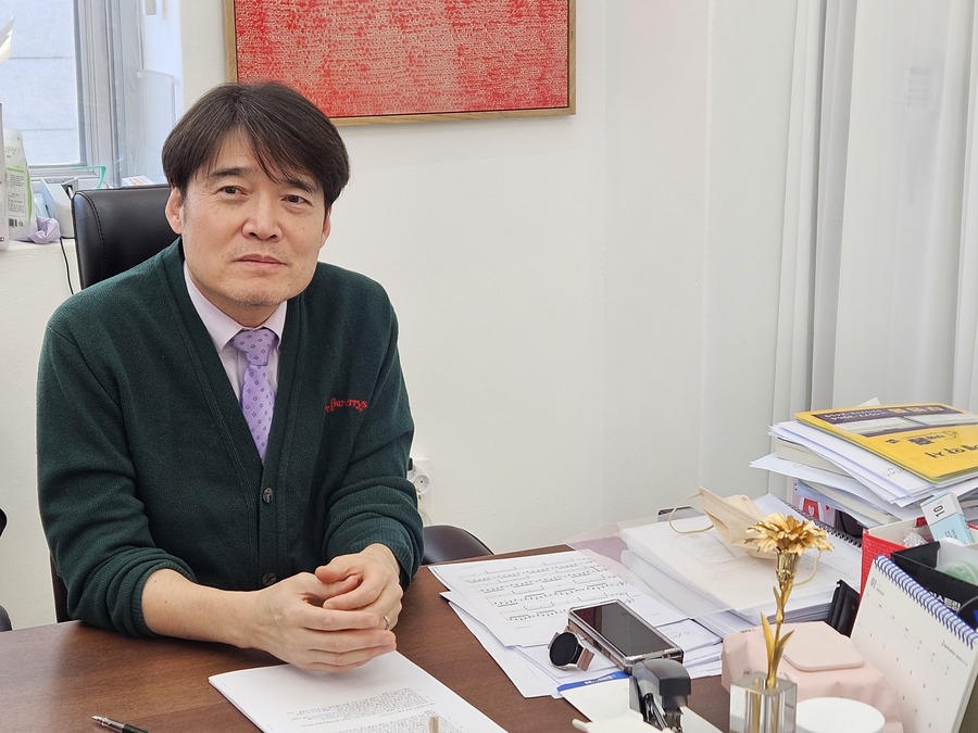▲ 서울중앙지법 부장판사 출신 김익현 변호사(법무법인 서휘)가 19일 오후 뉴데일리와 인터뷰하고 있다. ⓒ박서아 기자