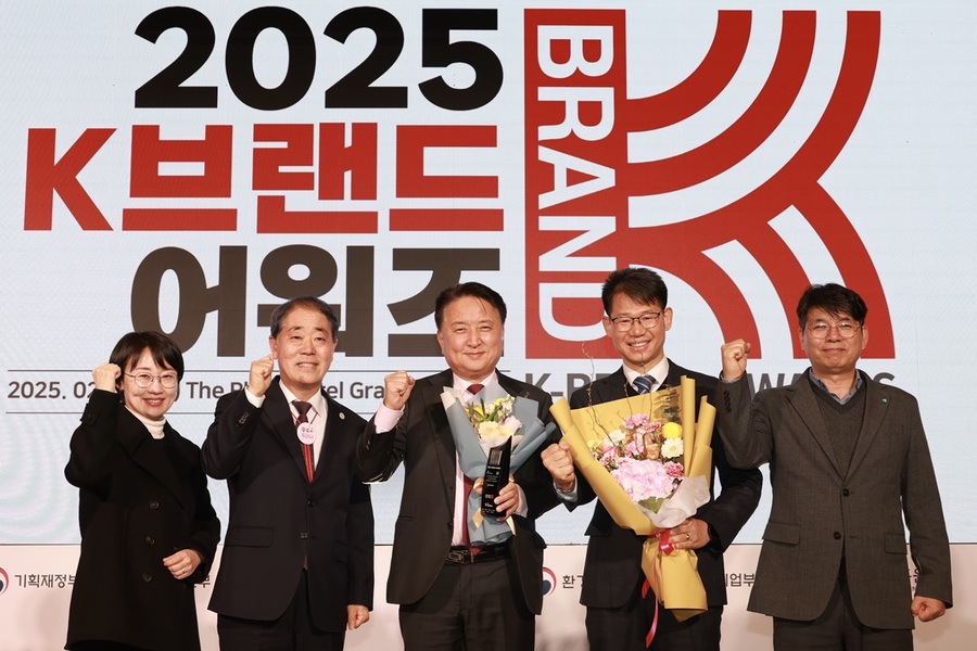 ▲ 충북도가 TV조선이 주최한 ‘2025 K-브랜드 어워즈’에서 K-행정 ‘광역자치단체’부문에 2년 연속 선정되는 영예를 안았다.ⓒ충북도