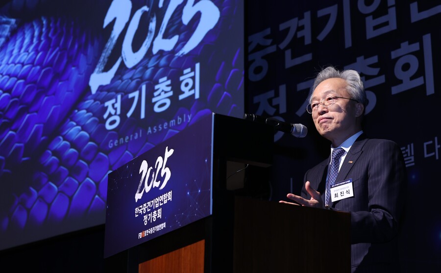 ▲ 19일 정기총회에서 최진식 중견련 회장의 연임이 확정됐다. ⓒ중견련