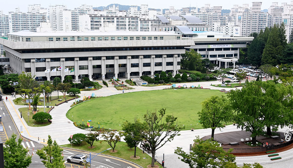 ▲ 인천시와 인천지역 4개 국가공기업이 함께 올해부터 2029년까지 대기오염물질 감축에 힘을 모은다. 인천시청 전경 ⓒ인천시 제공