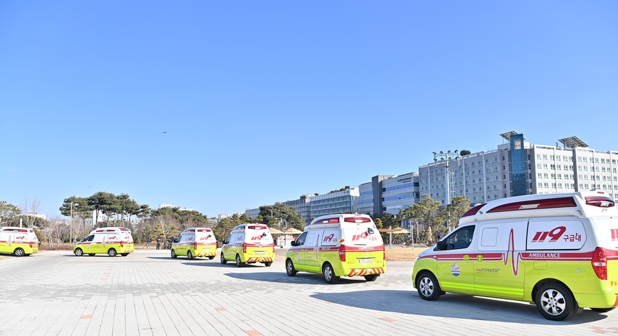 ▲ 20일 라오스로 향하는 구급차.ⓒ충남도