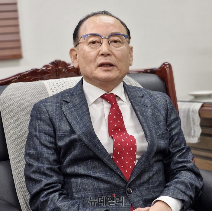 ▲ 20일 열린 충청북도화물자동차운송사업협회 제69기 정기총회에서 제27대 회장에 선출된 박광석 현 이사장은 