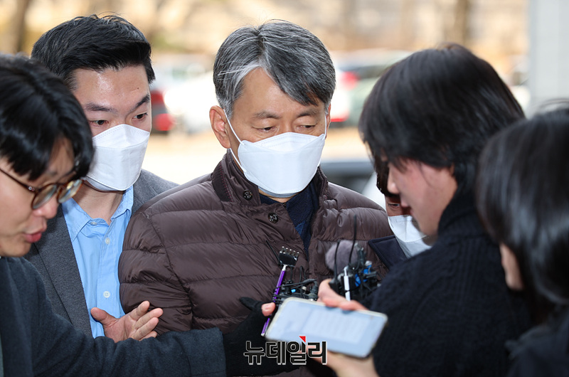 ▲ 조지호 경찰청장이 지난 12월 13일 오후 서울 서초구 서울중앙지법에서 열린 구속 전 피의자 심문(영장실질심사)에 출석하고 있다. ⓒ정상윤 기자ⓒ