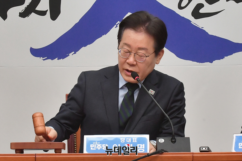 ▲ 이재명 더불어민주당 대표가 21일 오전 국회에서 열린 최고위원회의에서 의사진행을 하고 있다. ⓒ이종현 기자