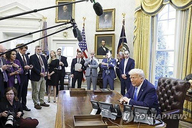 ▲ 기자들과 문답하는 도널드 트럼프 미국 대통령. EPA 연합뉴스 자료사진. ⓒ연합뉴스