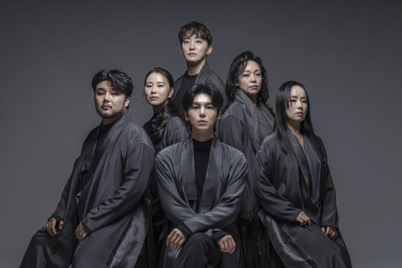 ▲ '보허자(步虛子): 허공을 걷는 자'의 주역 6인.ⓒ국립극장