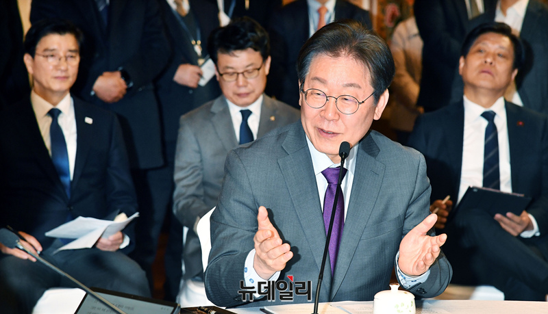 ▲ 이재명 더불어민주당 대표가 20일 국회 사랑재에서 열린 국정 안정을 위한 국회·정부 국정협의회에 참석해 모두발언을 하고 있다. ⓒ이종현 기자