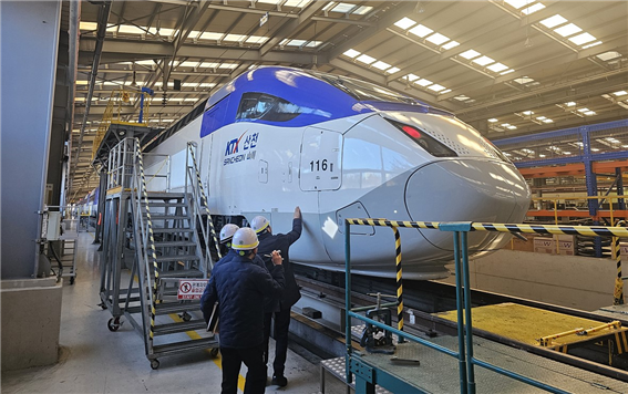 ▲ 친환경페인트로 도장 된 KTX-산천의 외관. ⓒ코레일