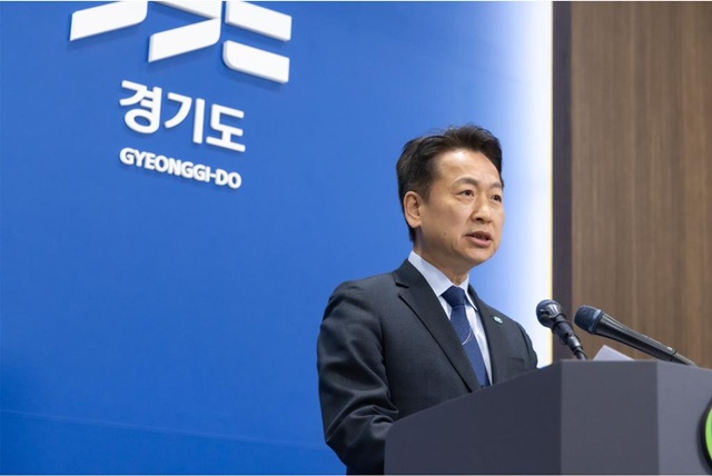 ▲ 고영인 경기도 경제부지사가 21일 오전 경기도청 브리핑룸에서 GH 구리 이전에 대한 경기도의 입장발표를 하고 있다. ⓒ경기도 제공