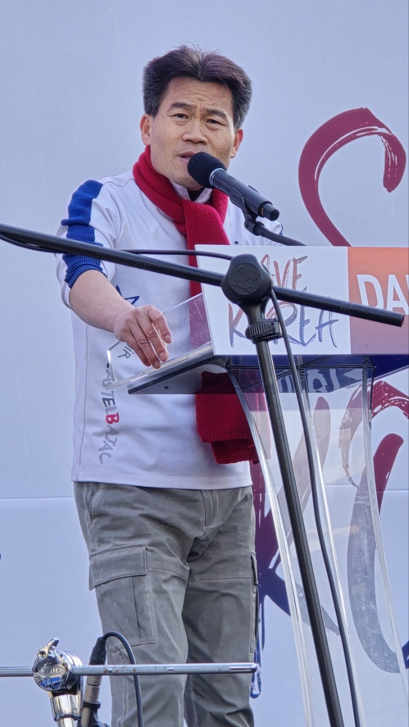 ▲ 역사강사 전한길 씨가 22일 오후 대전 보라매공원에서 열린 집회에서 연설을 하고 있다.ⓒ세이브코리아