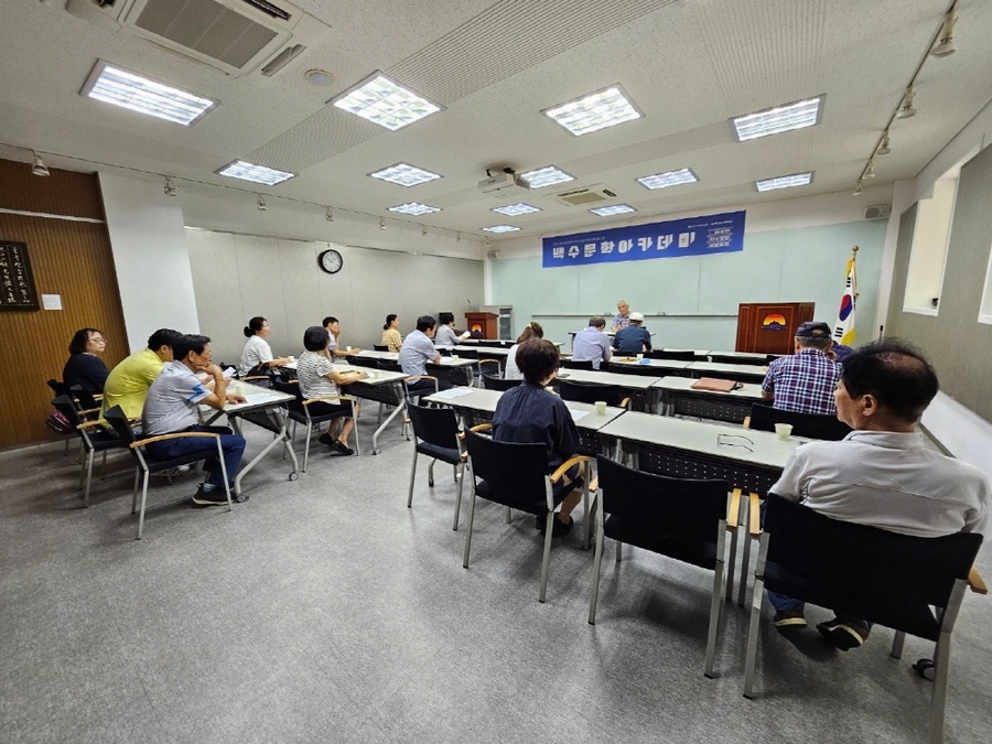 ▲ 백수아카데미 강의 장면.ⓒ김천시시설관리공단
