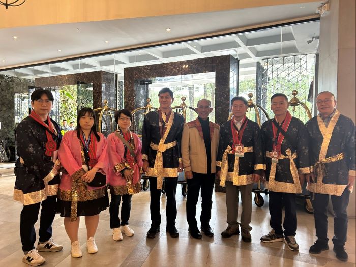 ▲ 충남 공주시가 최근 국제자매도시 필리핀 바기오시의 초청으로 '제29회 파낙벵아 꽃 축제'에 앞서 참가자들이 기념사진을 찍고 있다.ⓒ공주시