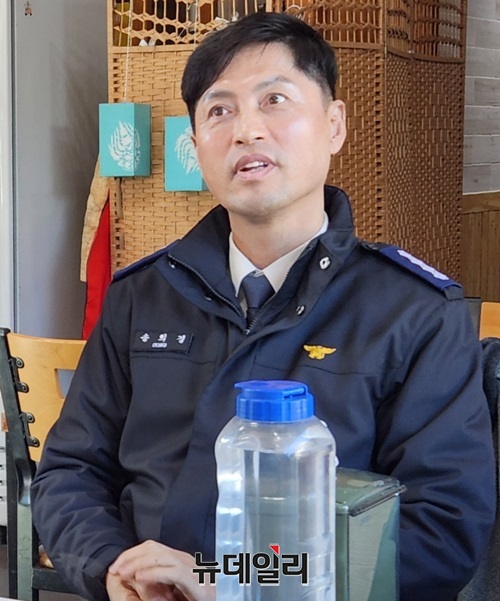 ▲ 송희경 충남 공주소방서장이 24일 공주시 한 식당에서 언론인과의 오찬 간담회에서 인사말을 하고 있다.ⓒ이길표 기자