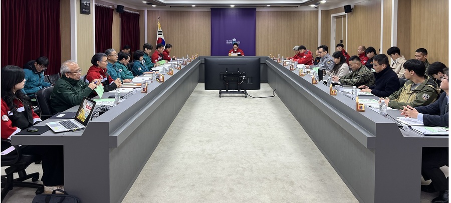 ▲ 충북도는 24일 봄철 산불 재난에 대비해 산불 대응 태세를 점검하고, 유관기관 간 협력강화를 통해 산불 피해 최소화 방안을 논의하기 위한 ‘충북도 산불재난 관계기관 회의’를 열었다.ⓒ충북도