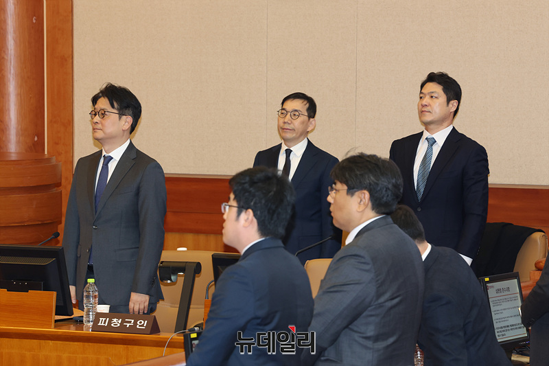 ▲ 이창수 서울중앙지검장·조상원 4차장·최재훈 반부패수사2부장이 24일 오후 서울 종로구 헌법재판소 대심판정에서  탄핵심판 2차 변론기일에 참석하고 있다. ⓒ서성진 기자