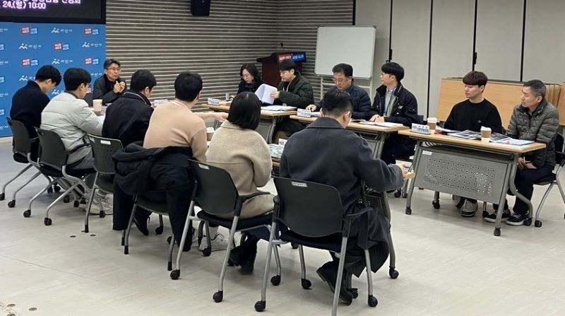 ▲ 아산시가 악취 민원 빈발 사업장을 대상으로 합동점검에 앞서 관계부서 회의를 진행하고 있다.ⓒ아산시