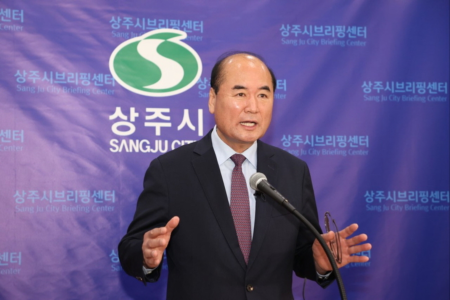 ▲ 강영석 시장이 기자회견을 갖고 시민 화합을 강조했다.ⓒ상주시