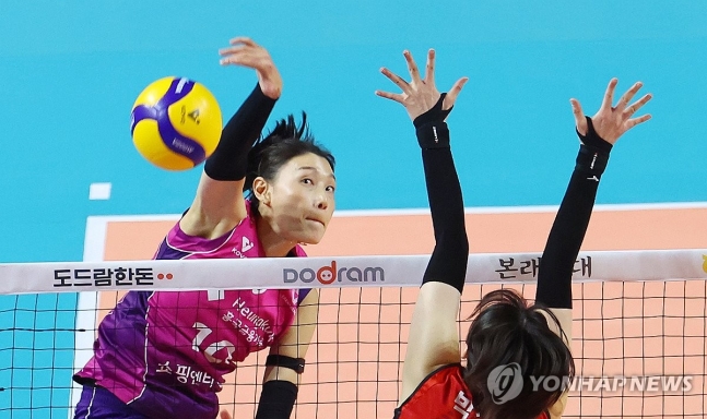 ▲ 공격하는 김연경.ⓒ연합뉴스 제공.