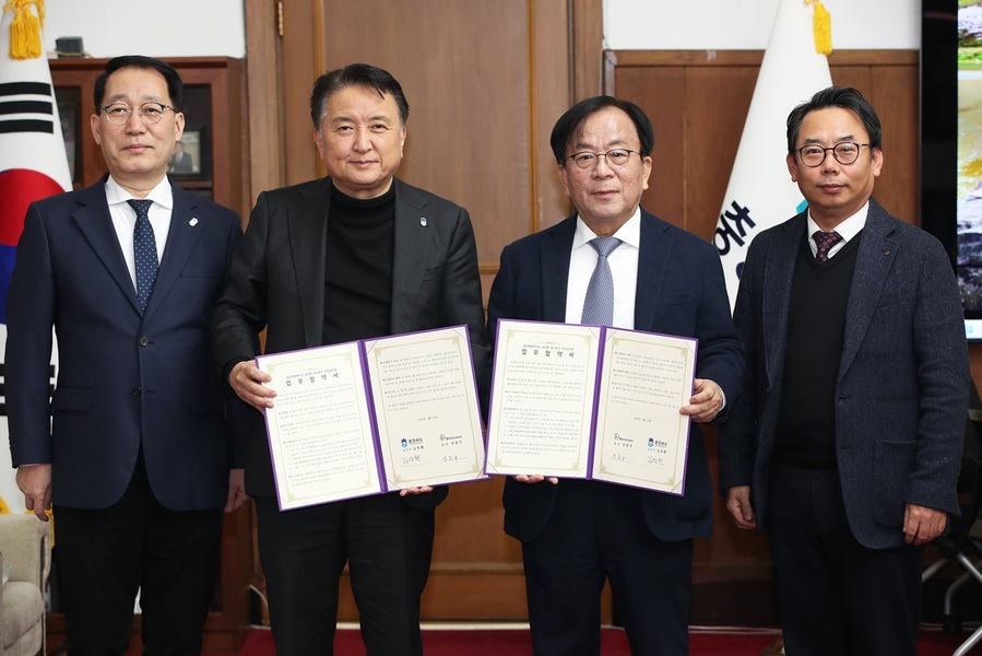 ▲ 충북도는 25일 첨단재생바이오 글로벌 혁신특구 사업자(기업 및 병원)에 대한 비임상 시험 지원을 위해 바이오톡스텍(회장 강종구)과 업무협약을 체결했다.ⓒ충북도