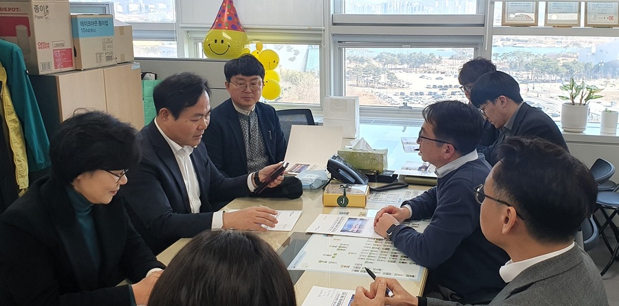 ▲ 김학홍 경북도 행정부지사는 지난 24일 정부 세종청사를 찾아 고기동 행정안전부장관 직무대행을 면담하고, 2025년 APEC 정상회의 성공개최를 위해 중앙정부 차원의 전폭적인 행정·재정적 지원을 주문했다.ⓒ경북도