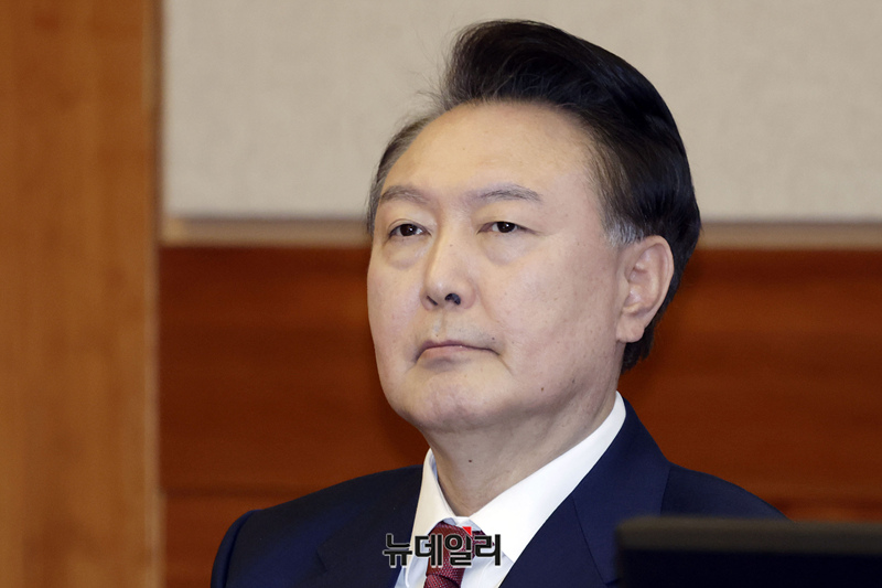 ▲ 윤석열 대통령이 4일 서울 종로구 헌법재판소 대심판정에서 열린 탄핵 심판 5차 변론에 출석해 앉아 있다. (사진=공동취재단)